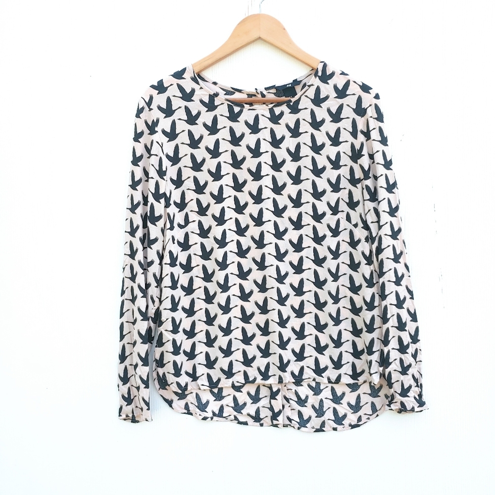 H&M Bird Print Cream Full Back Button Up Asymmetrical Blouse Top Sz 6